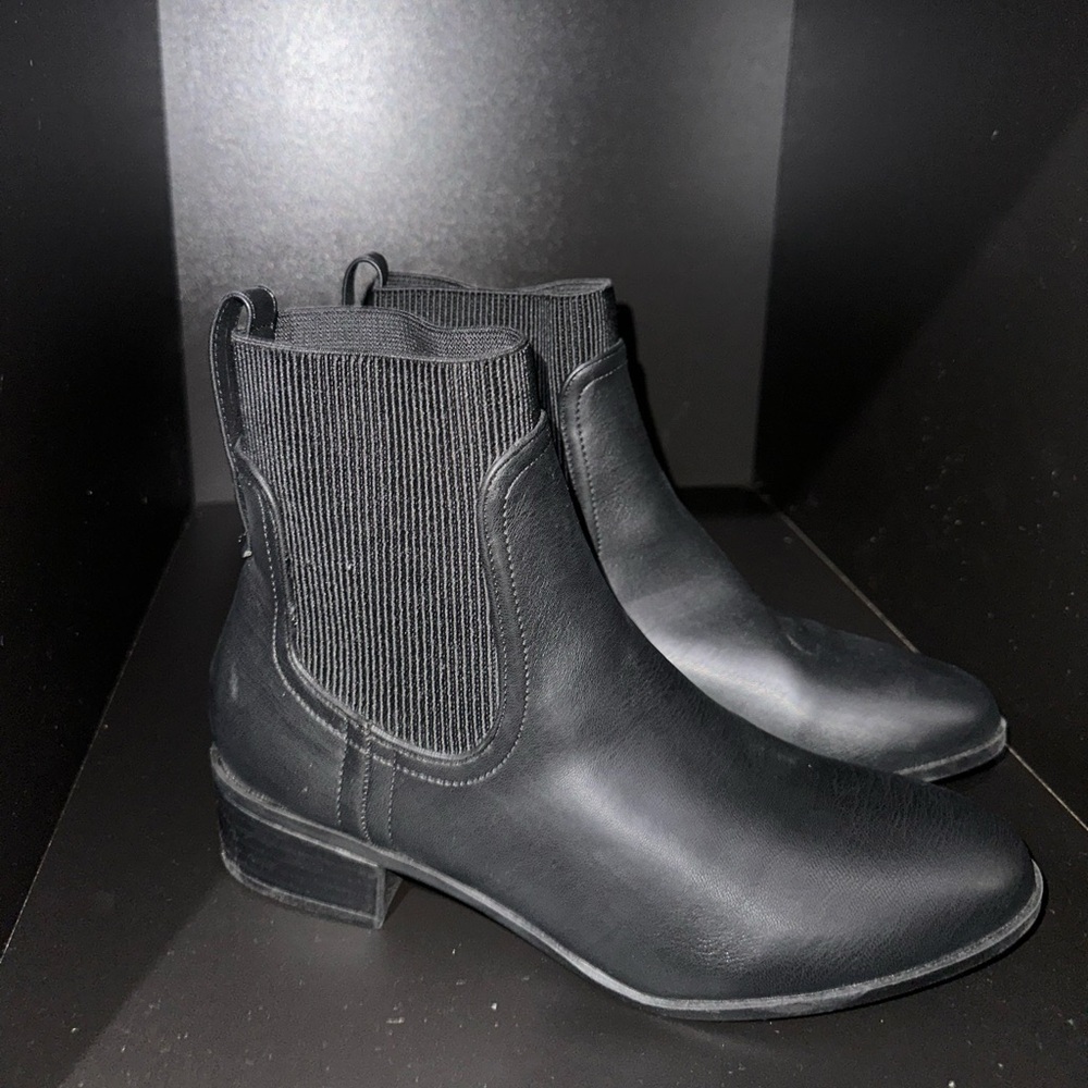 NEW BLACK ANKLE BOOTIES WITH STRETCH ANKLE SIZE 9, NINE